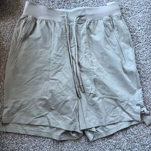 Lululemon Licence to Train Lined Short 7"
Raw Linen